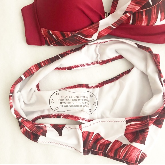 Leaf Printed Twist Halter Bikini Set - Red - Picture 5 of 8